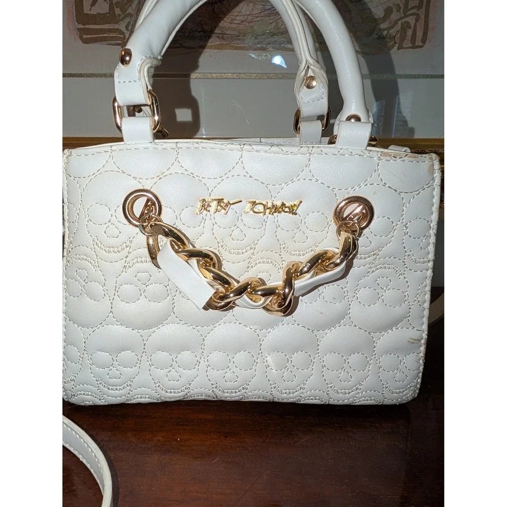Betsey Johnson Cream‎ Quilted Skull Satchel Crossbody Bag Gold Chain Detail